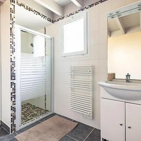 Maison Agreable Avec Jardinet بيت للعطل *