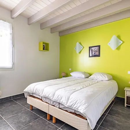 Maison Agreable Avec Jardinet Le Château-dʼOléron