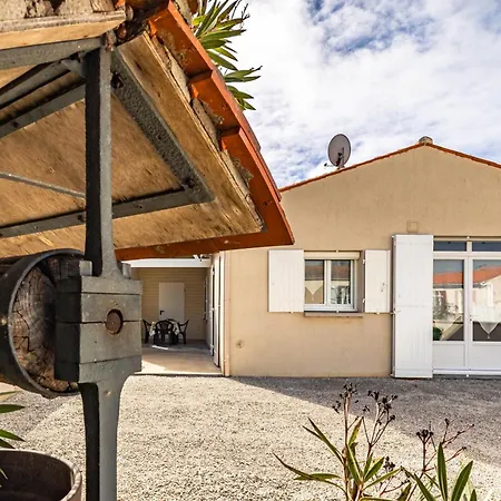 Maison Agreable Avec Jardinet Le Château-dʼOléron