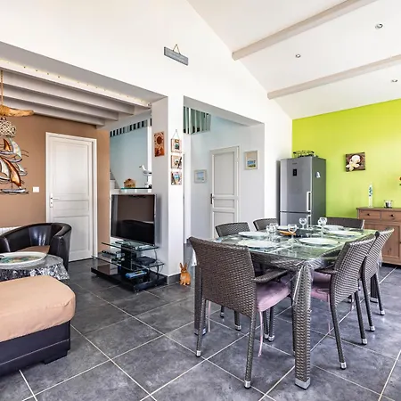 Сasa de vacaciones Maison Agreable Avec Jardinet Le Château-dʼOléron