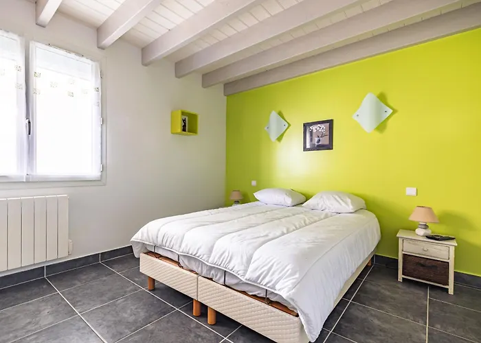 Maison Agreable Avec Jardinet Le Château-dʼOléron