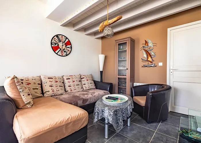 Maison Agreable Avec Jardinet * Le Château-dʼOléron