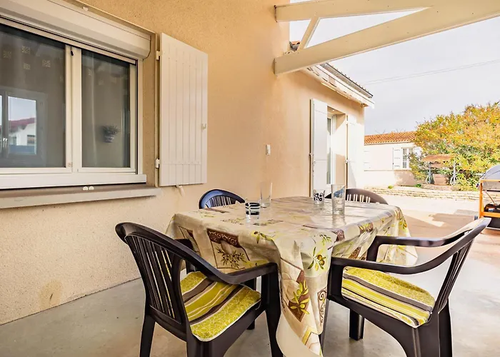 Сasa de vacaciones Maison Agreable Avec Jardinet Le Château-dʼOléron