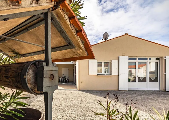 Maison Agreable Avec Jardinet Le Château-dʼOléron
