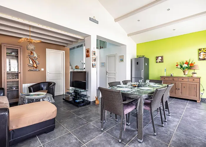 Сasa de vacaciones Maison Agreable Avec Jardinet Le Château-dʼOléron